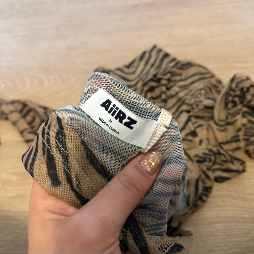 5 for $25 Aiirz SHEIN sheer turtleneck zebra long sleeve - Picture 2 of 2